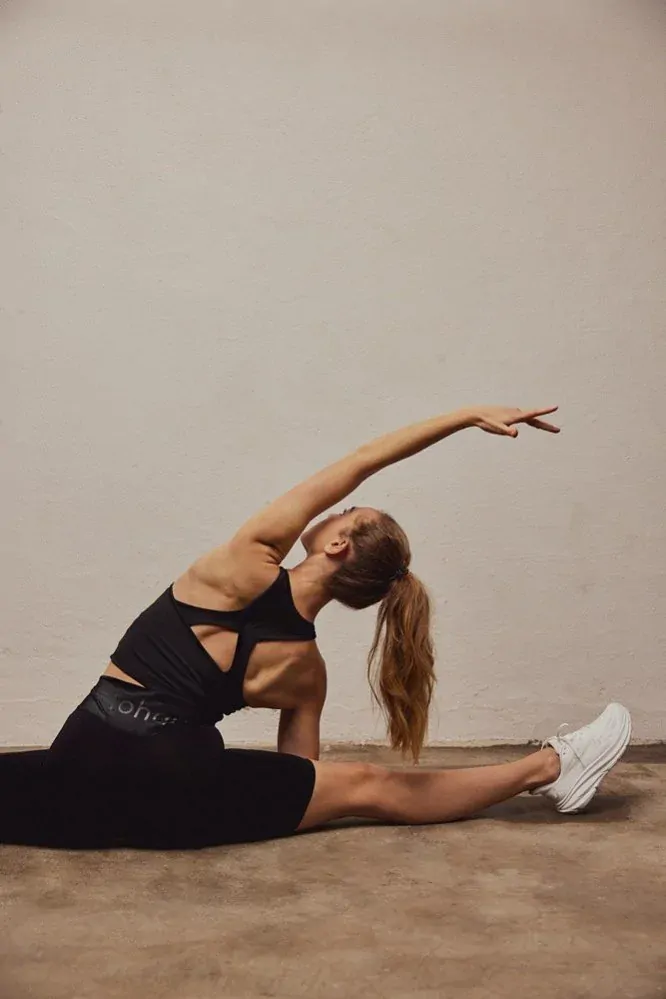 JOHAUG SHAPE TOP ČERNÁ